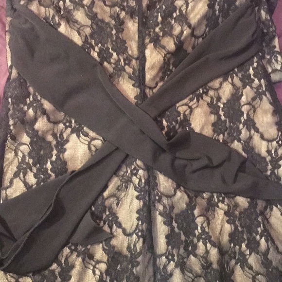 Beautiful Lace dress - Picture 4 of 4